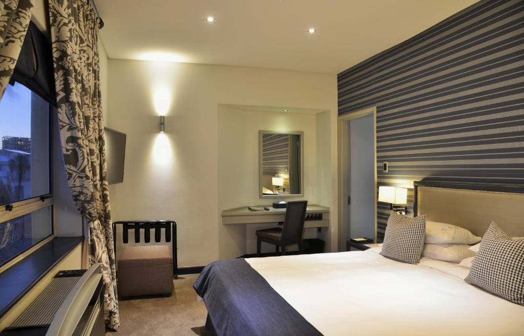 Captains, Suite