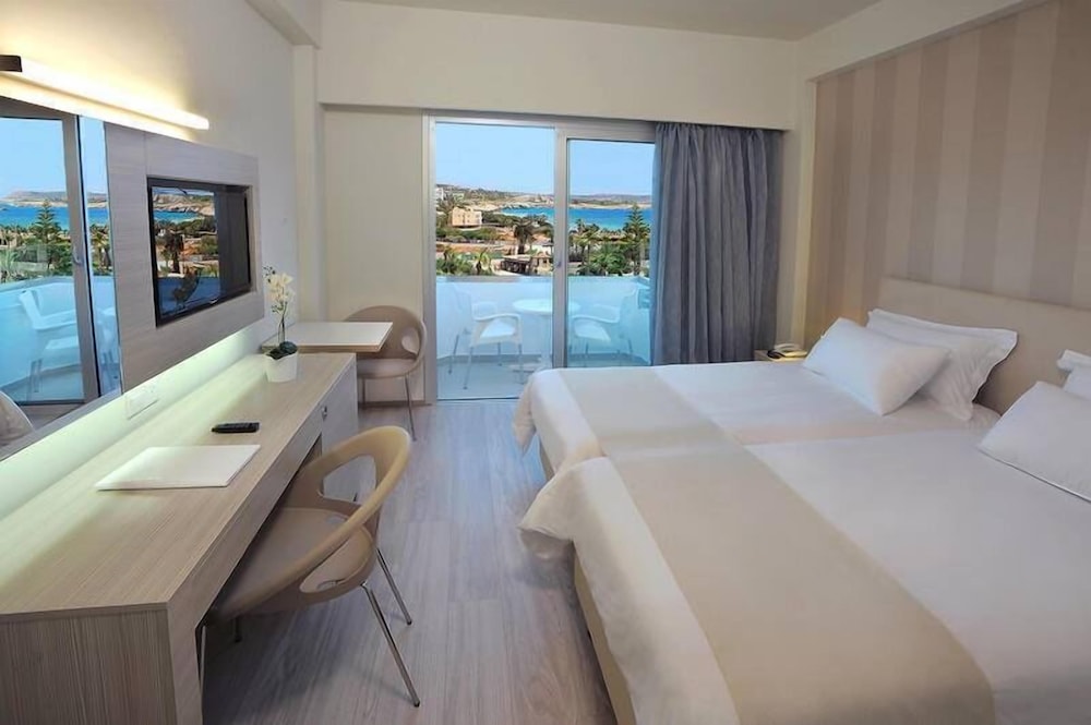 SUPERIOR, PARTIAL SEA VIEW