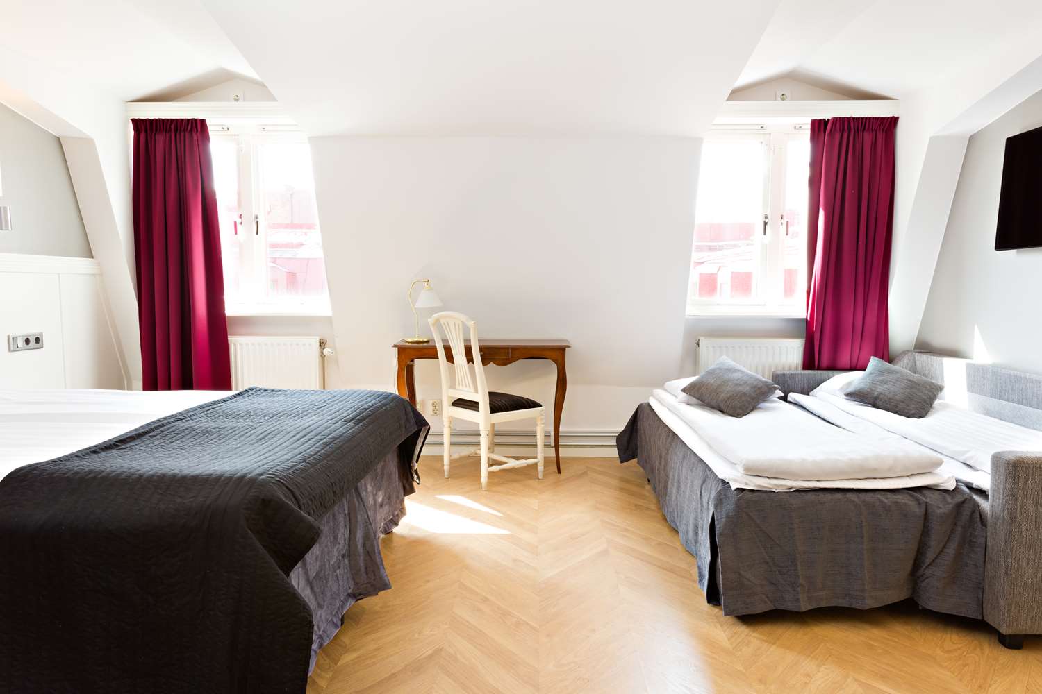 Super, Twin Beds, Sofa