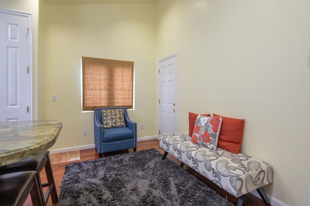 Vendange Carmel Inn and Suites 40/55