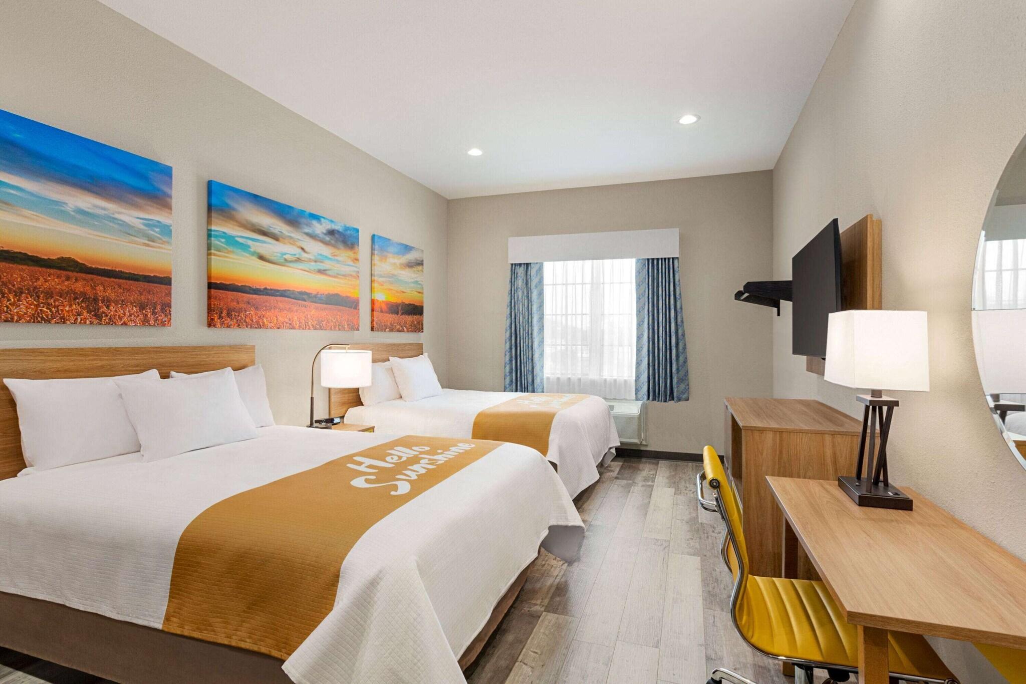 Efficiency, 2 Queen Beds, Kitchenette, Accessible