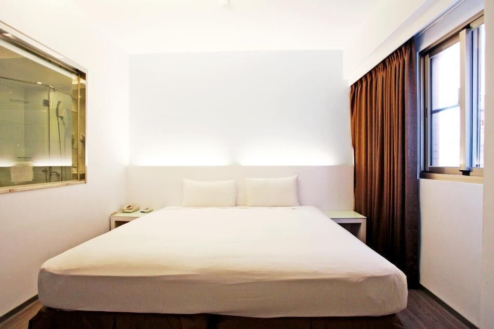 Yes Hotel 8/36