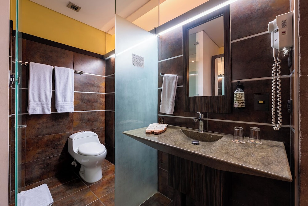 Diez Hotel Categoria Colombia 63/64