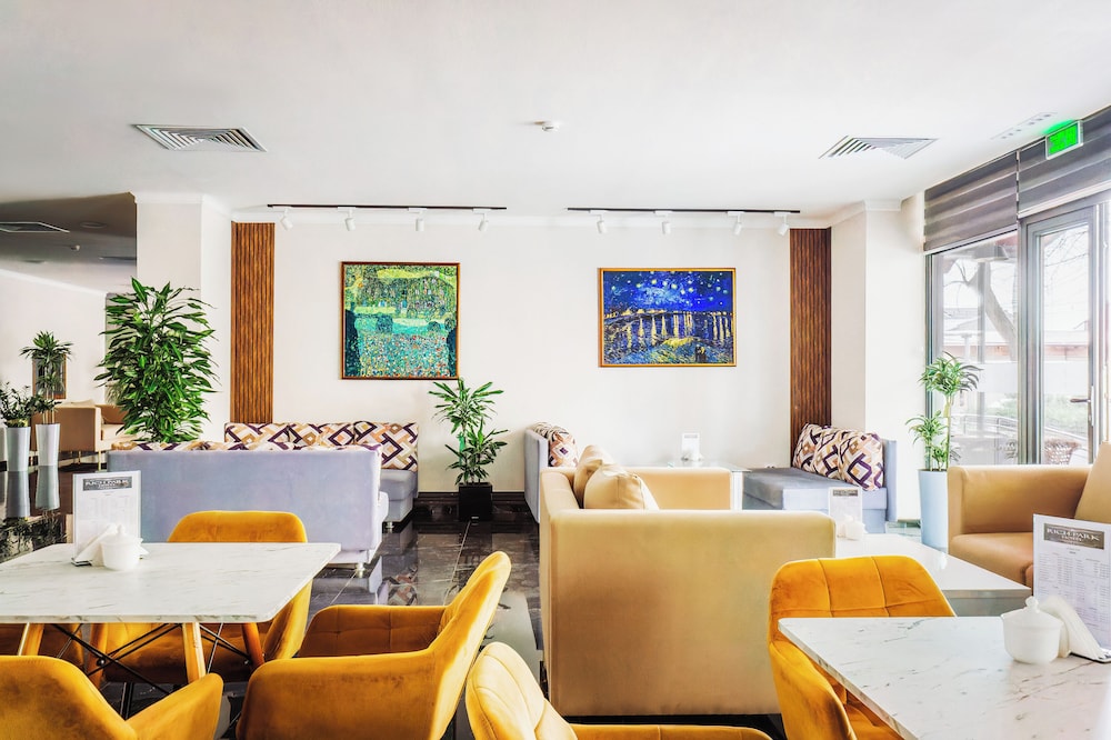 Rich Park Hotel 13/24