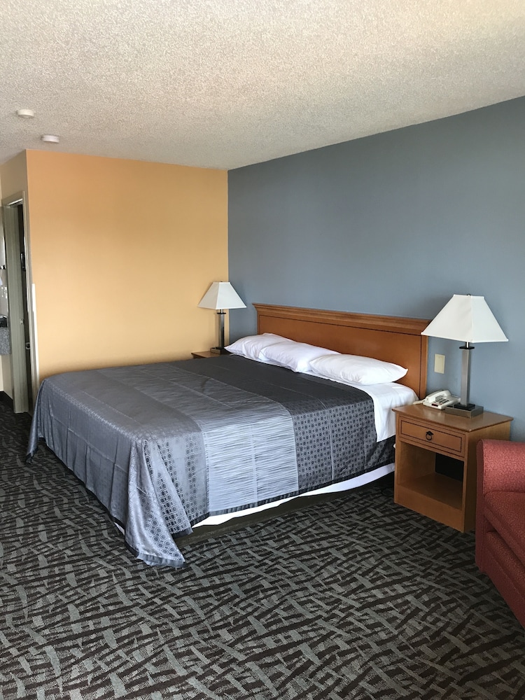 Carolina Inn Suites At Lake Norman 13/34