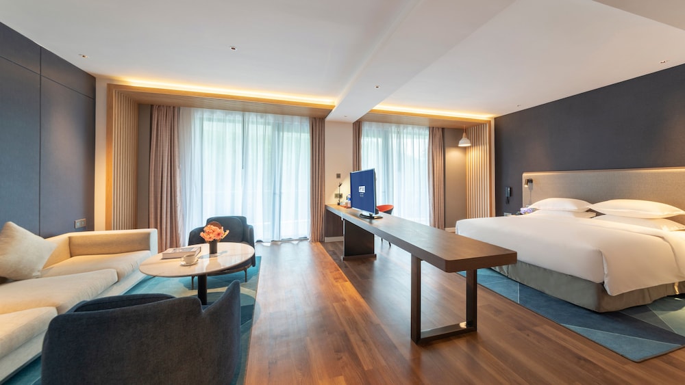 Holiday Inn Express Qiliping 33/75