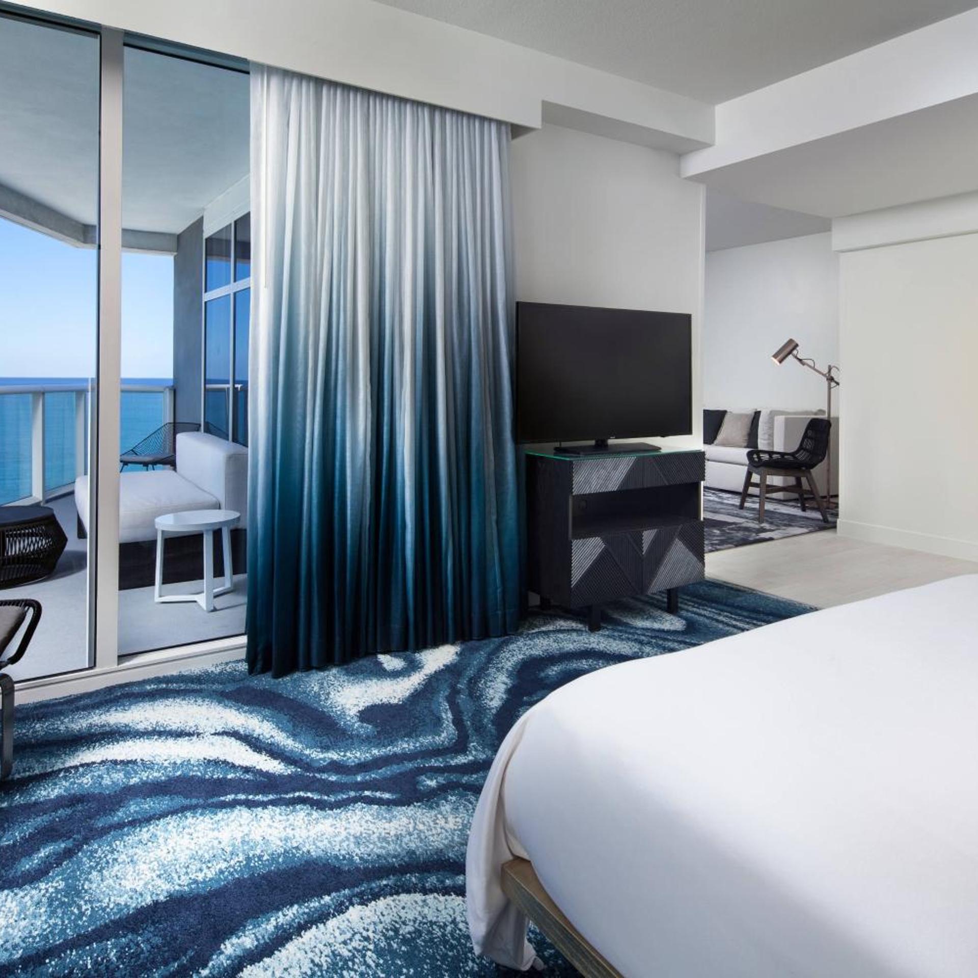 1 Bedroom, Suite, Queen Bed, Ocean Front, Sofa, Balcony, Corner