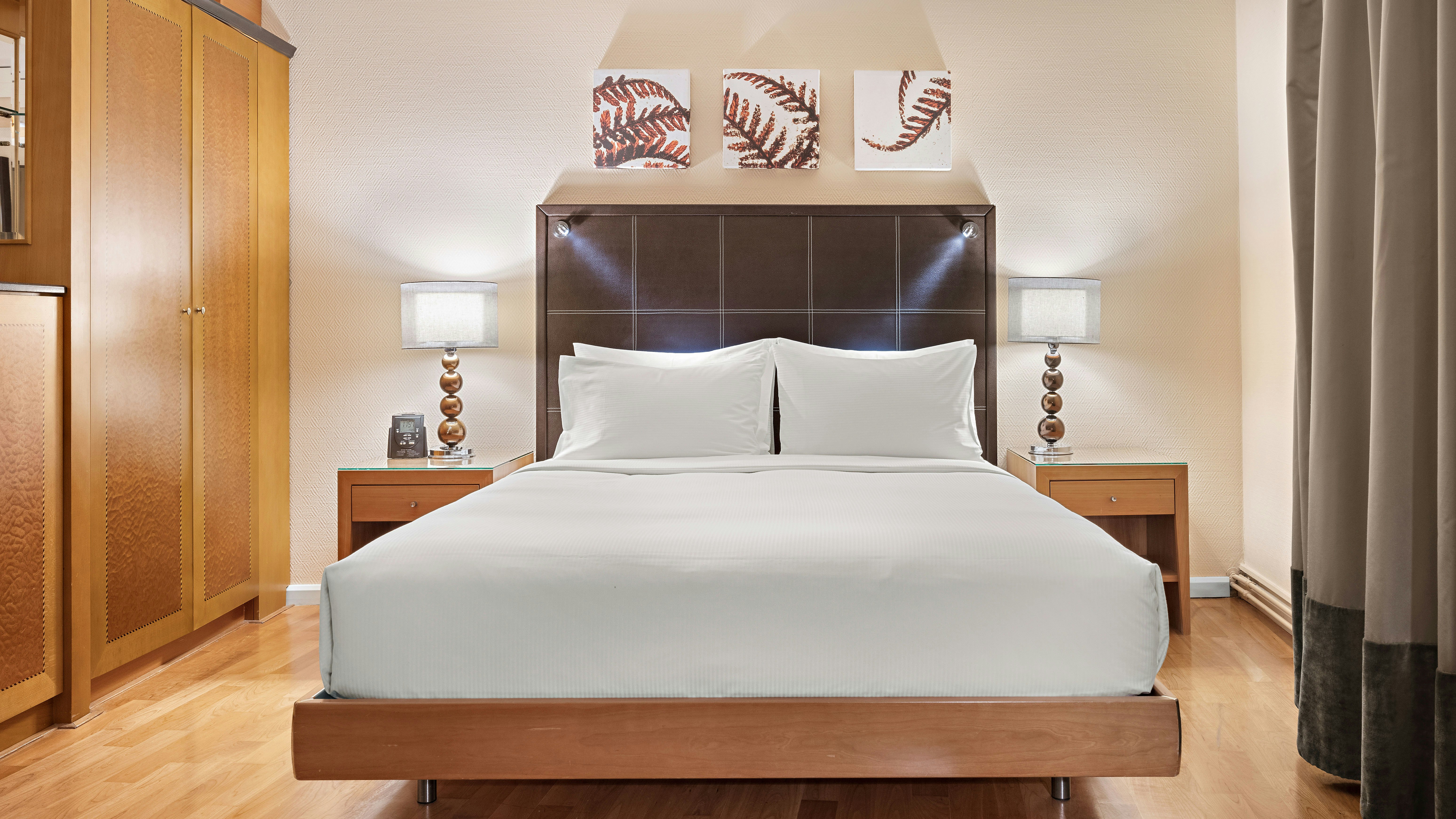 Room, Queen Bed, Hilton Dresden 9/11