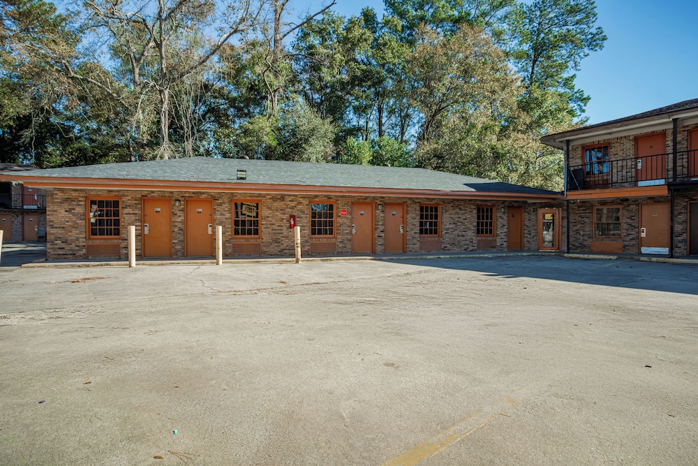 Southern Inn By OYO Walterboro I-95 in WALTERBORO - SC