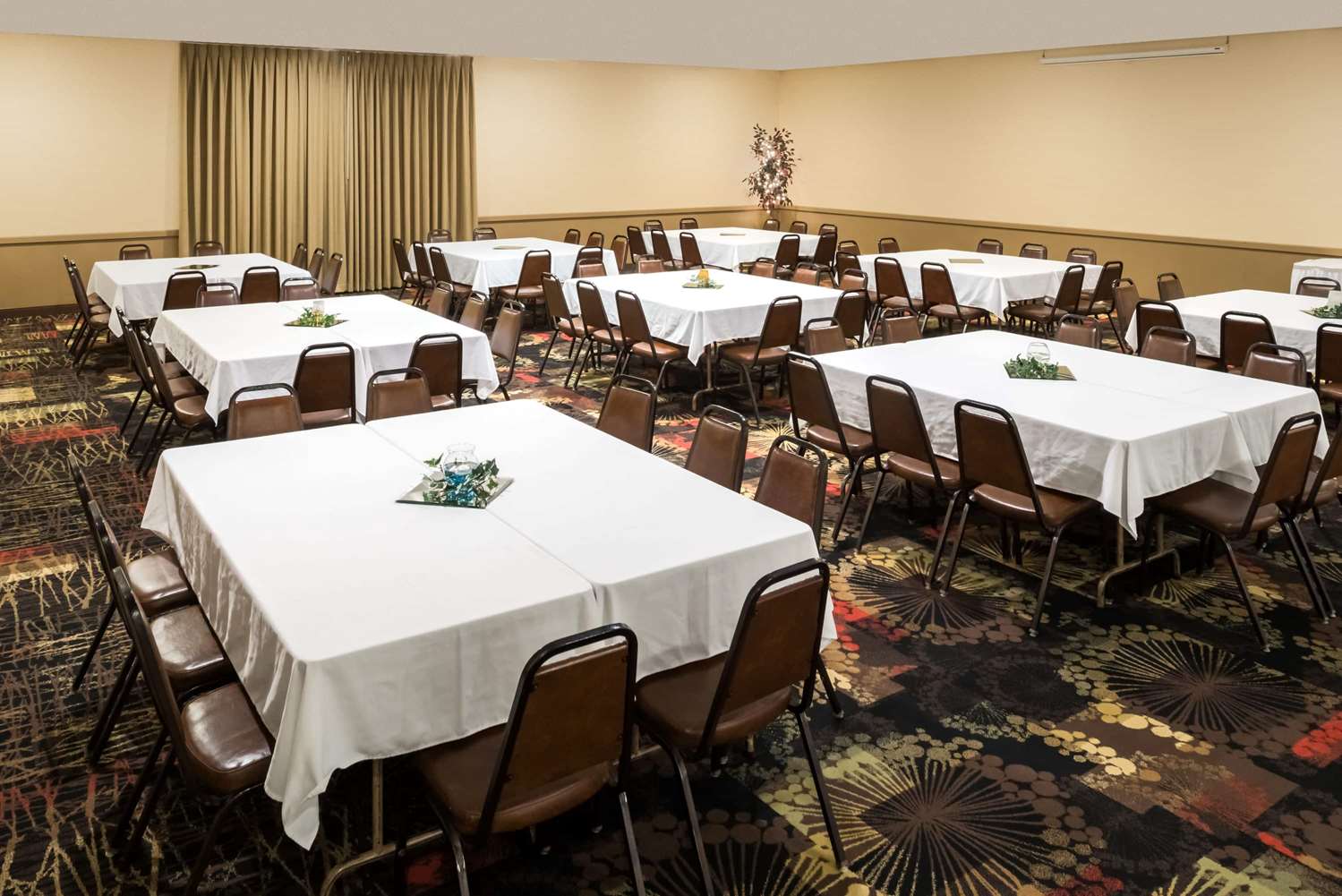 Ramada By Wyndham Grand Forks 34/40