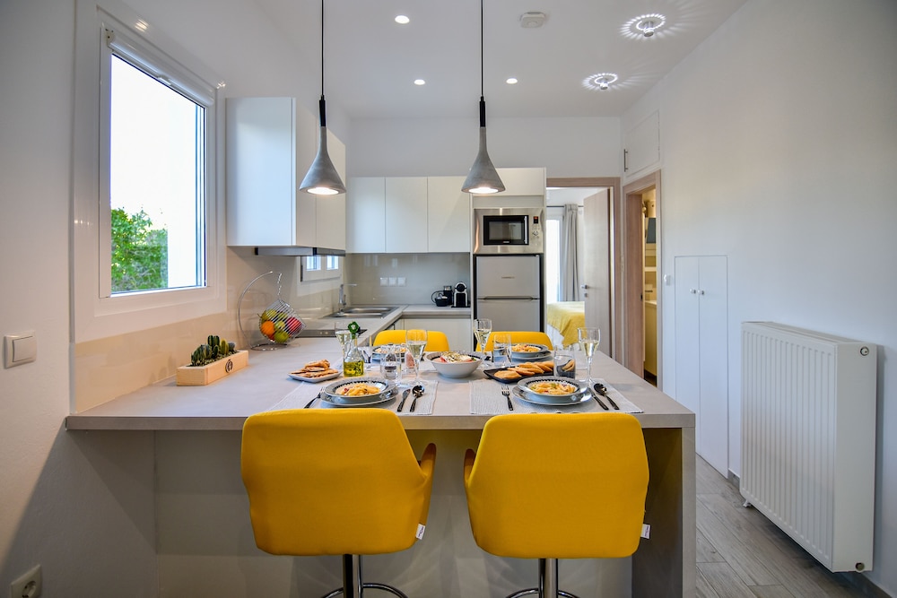 White Rock Milos Suites 37/55