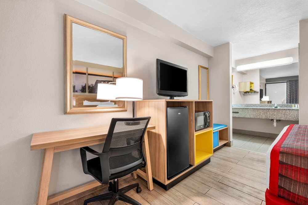 Days Inn by Wyndham Hoover Birmingham 46/56