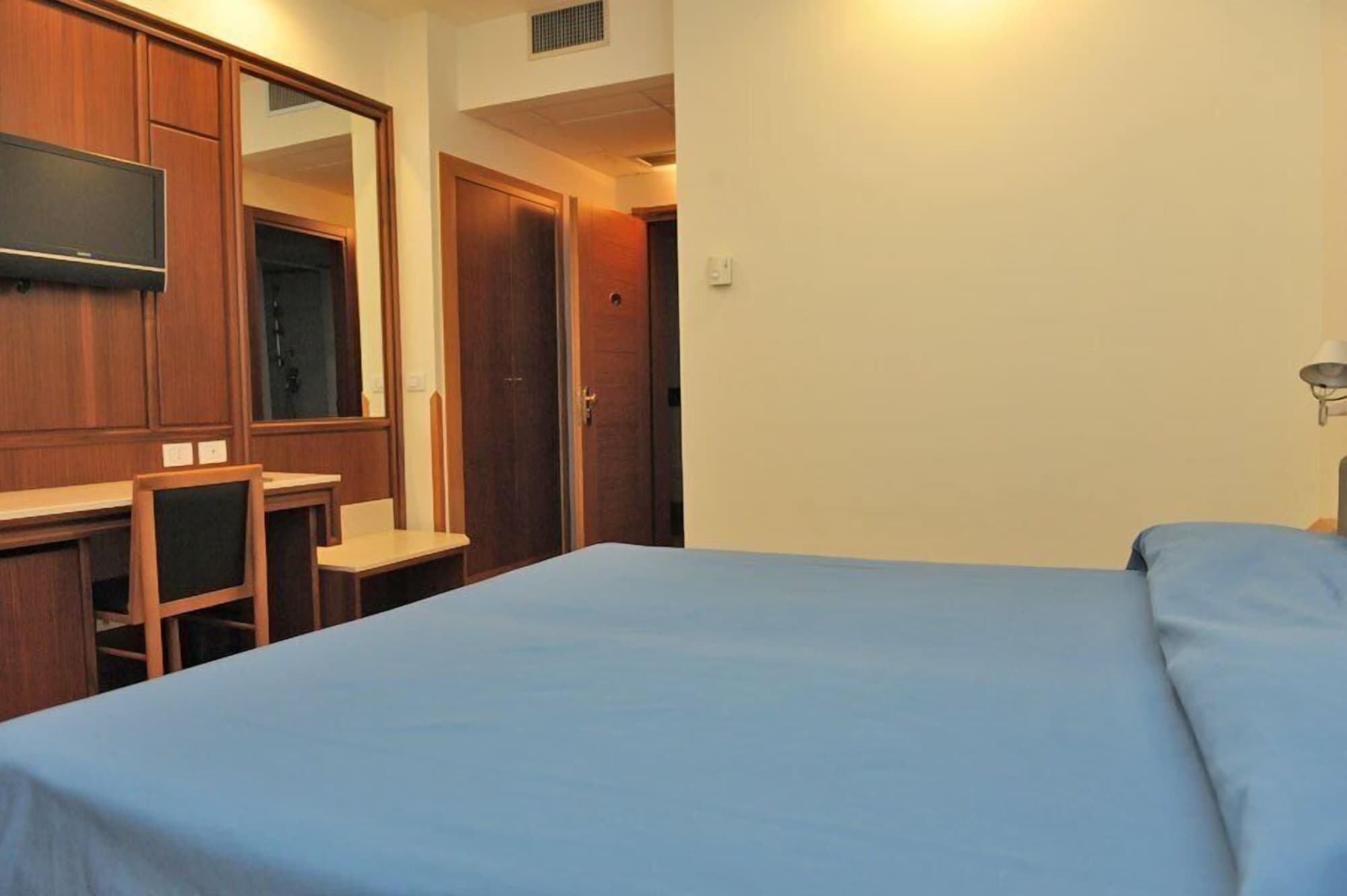 STANDARD, DOUBLE OR TWIN BED