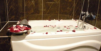 Fuchia Hotel 38/40