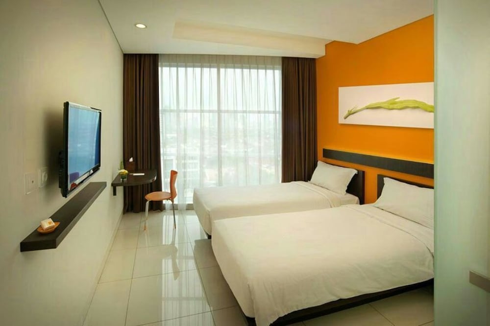 V HOTEL JAKARTA 15/45