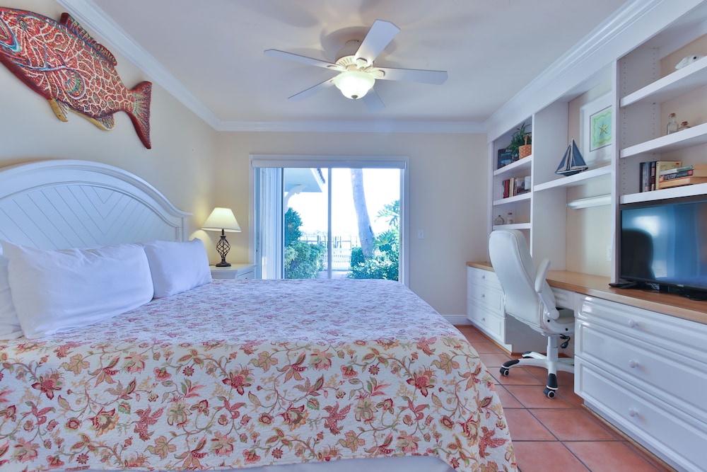 Tortuga Inn Beach Resort 24/76