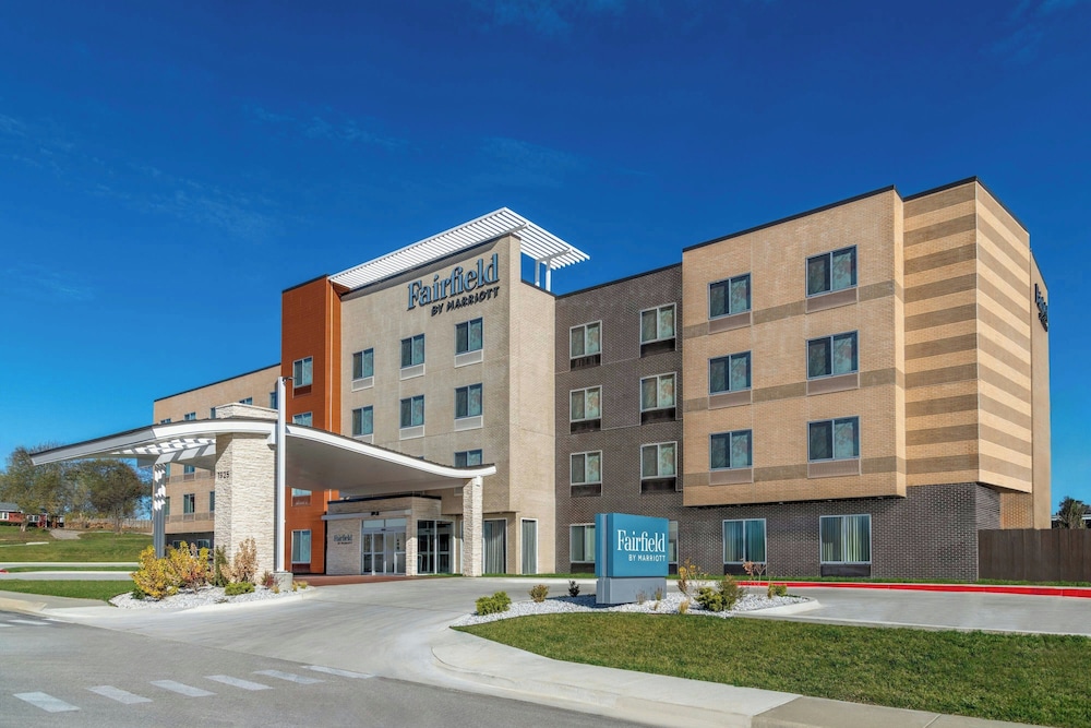Fairfield by Marriott Inn & Suites Kansas City at The Legends 33/38