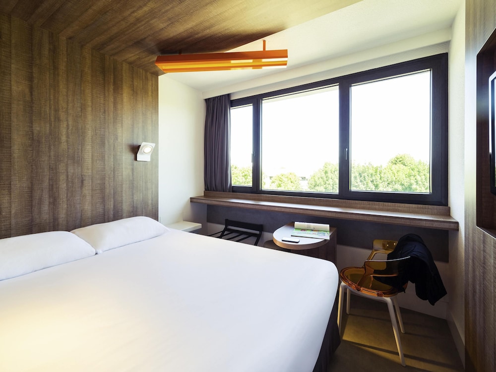 Hotel Ibis Styles Niort Poitou Charentes 10/28