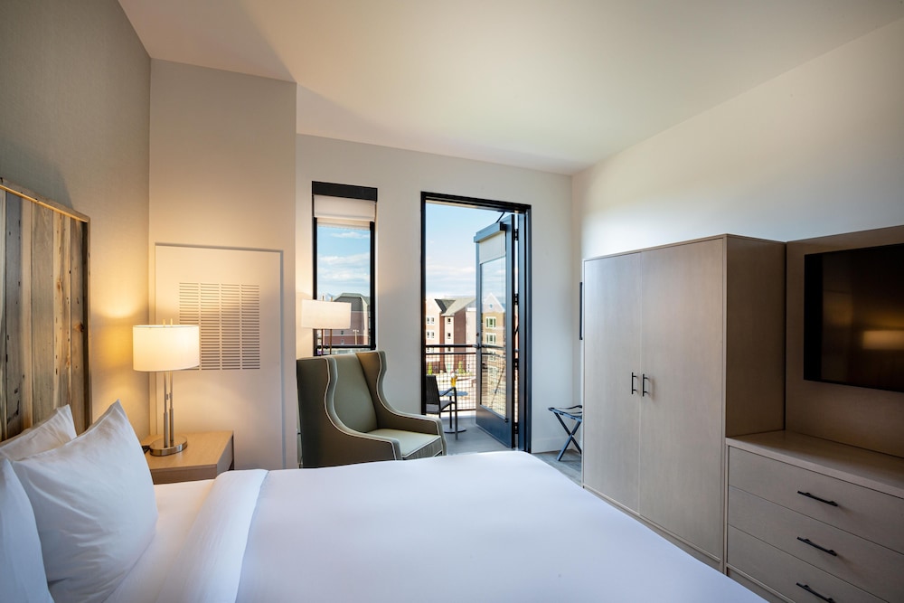 Hotel Maverick 7/50