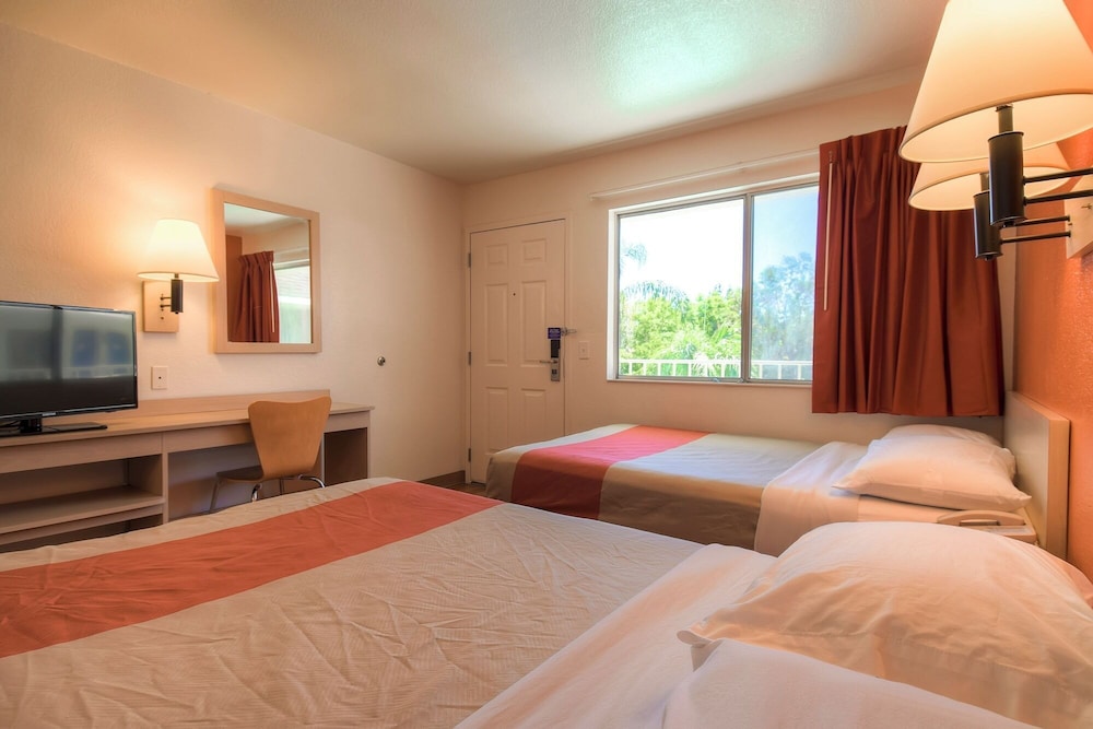 Motel6 San Bernardino, CA - North 26/58
