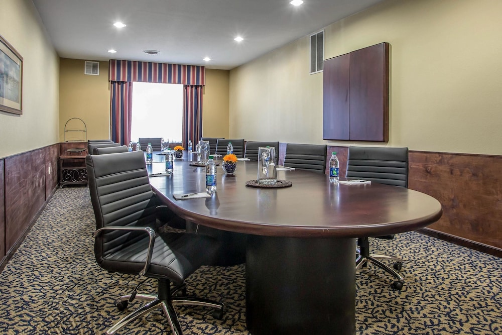 Comfort Suites Lake Geneva East 39/46