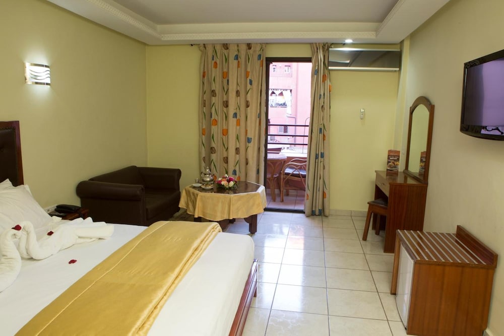Gomassine Hotel 8/41