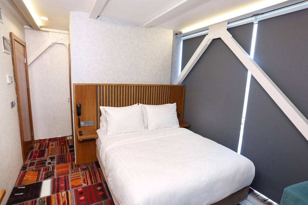 Discovery Hotel 28/69