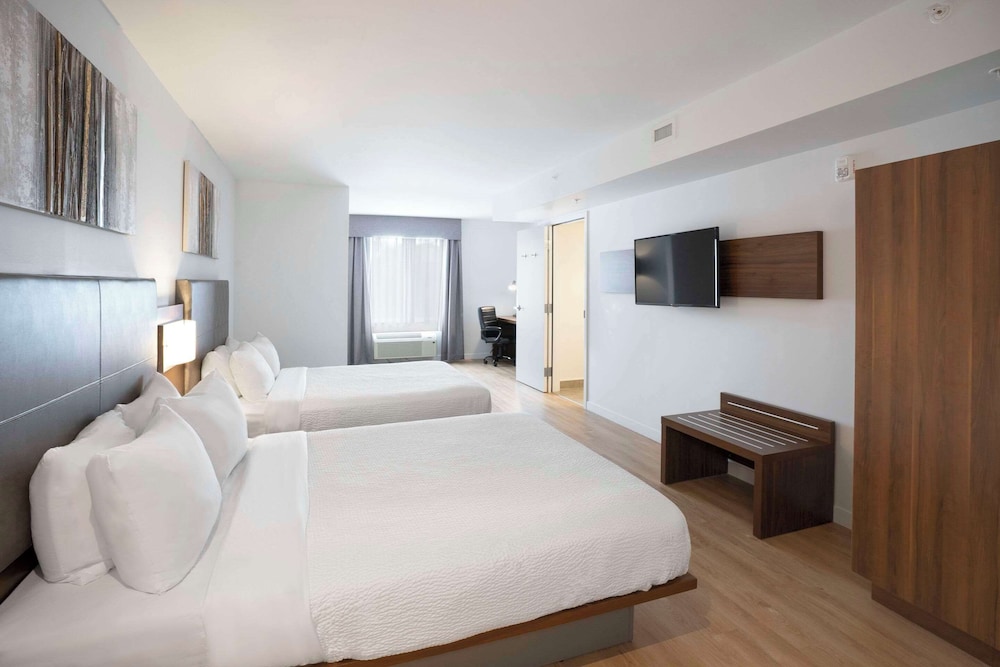 جناح بسريرين كوين مع أريكة، Quality Inn Quebec City 3/9