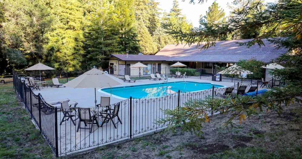 Big Sur Lodge 64/67