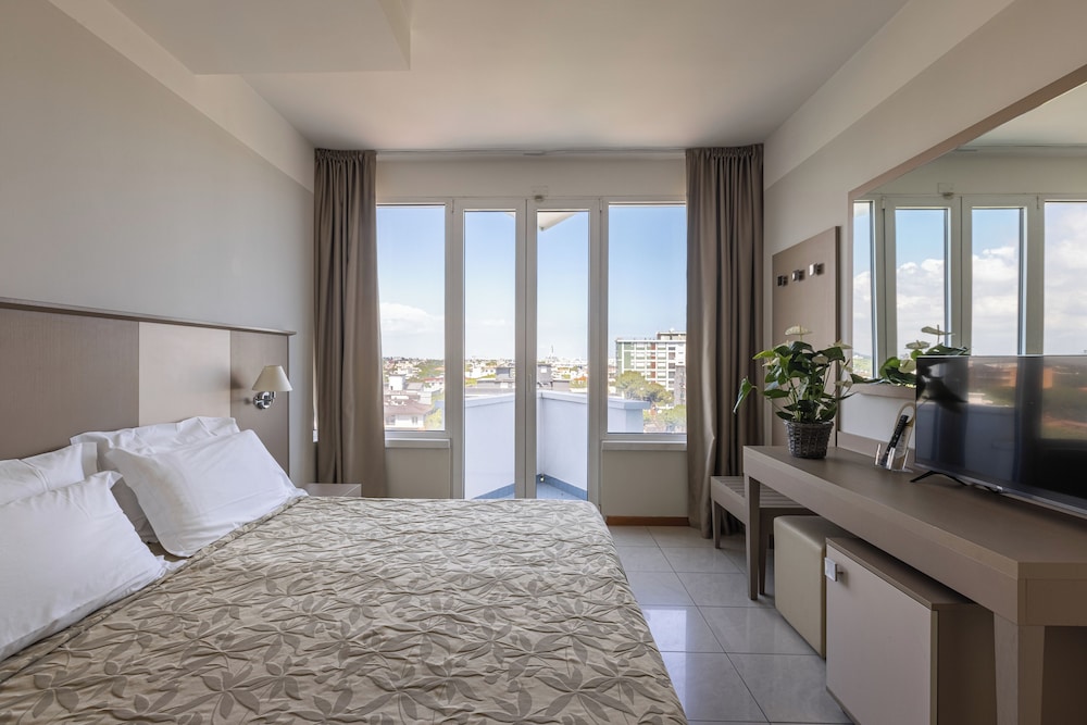 EXECUTIVE, TRIPLE, DOUBLE BED, CITY VIEW