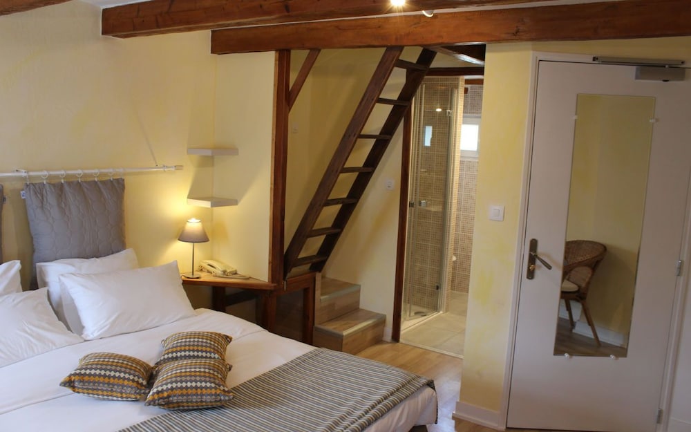 AUBERGE LE COLOMBIEN 7/37
