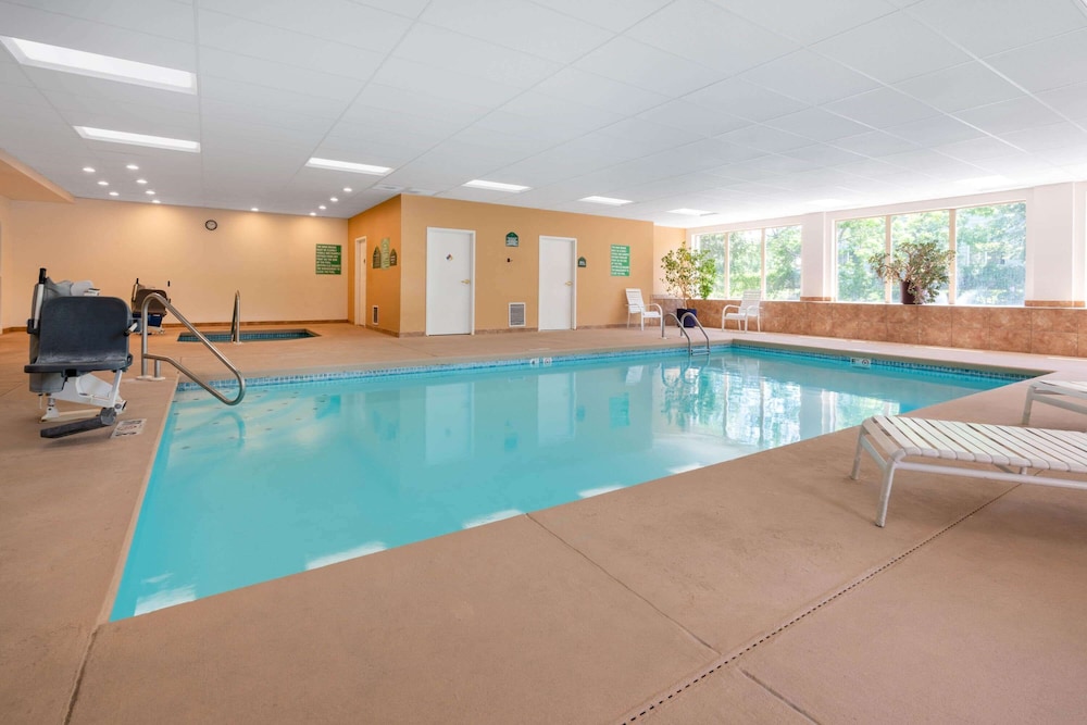 Wingate By Wyndham Helena Airport 24/49