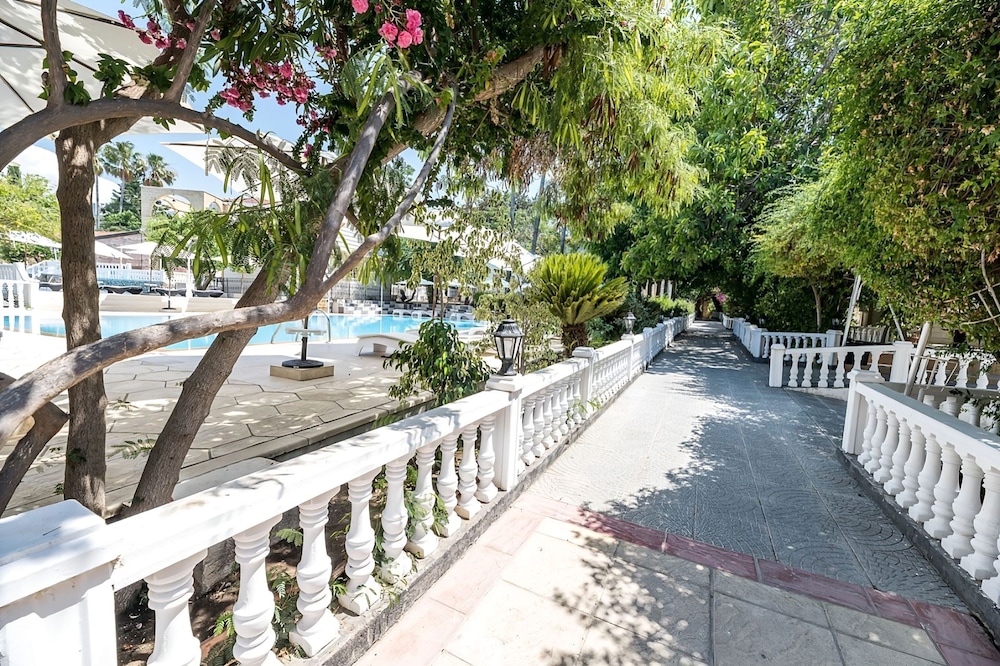 RIVERSIDE GARDEN RESORT(FORMERLY RIVERSIDE HOLIDAY VILLAGE) 28/36