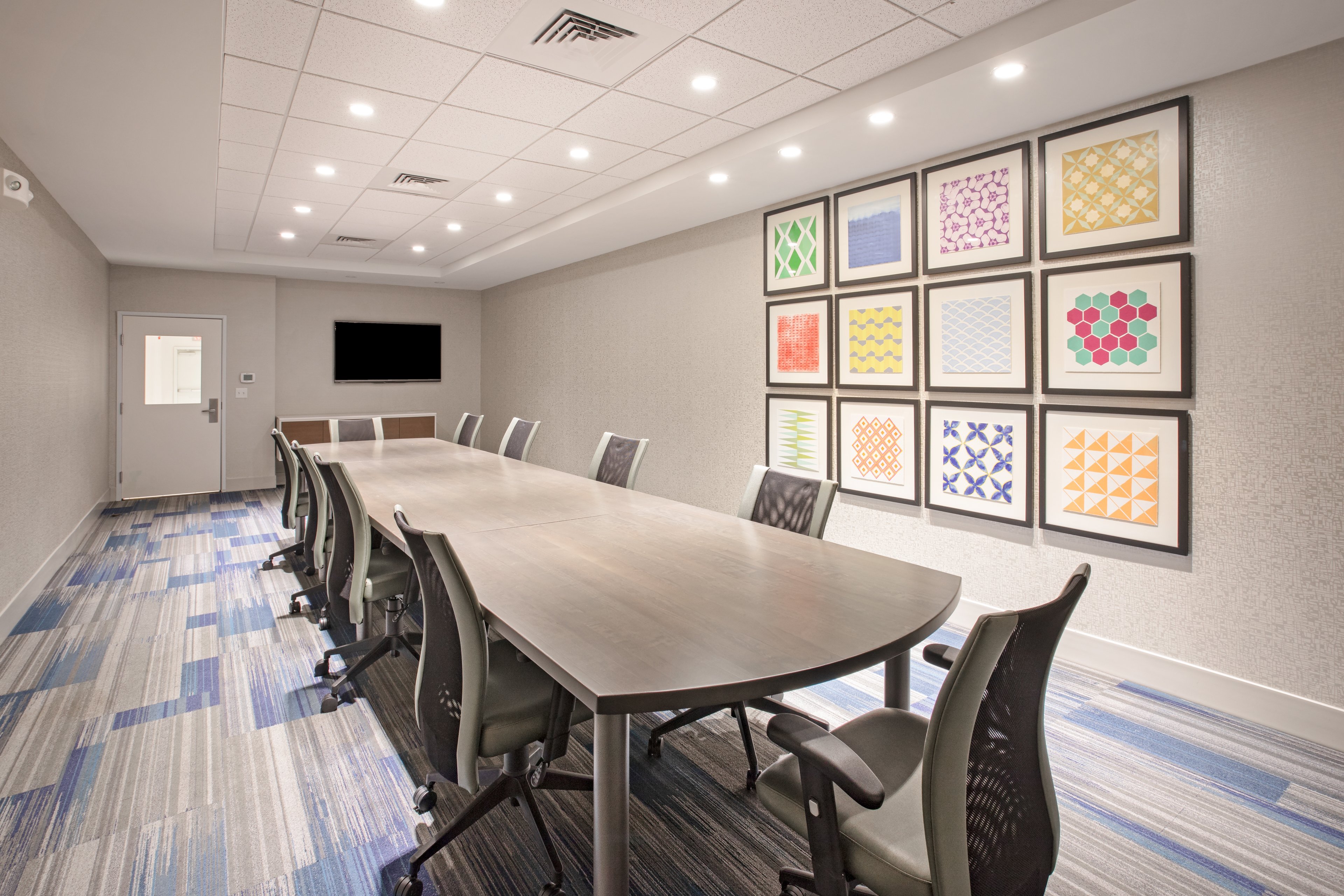 Holiday Inn Express And Suites Manhattan 46/55