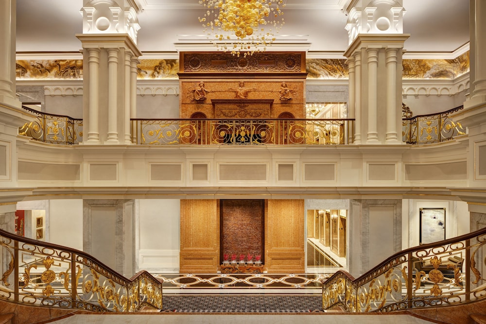 The Towers At Lotte New York Palace 2/48