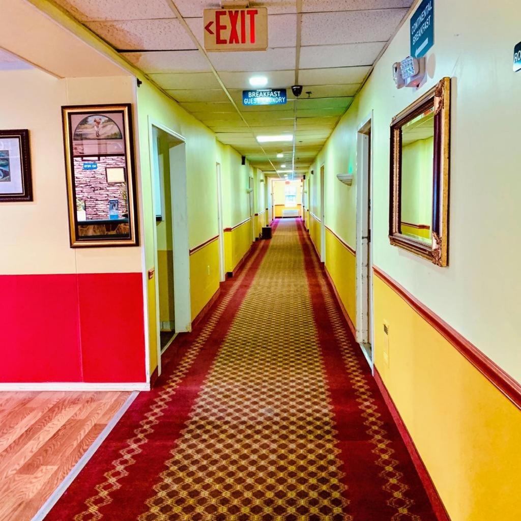 Holiday Lodge 6/30