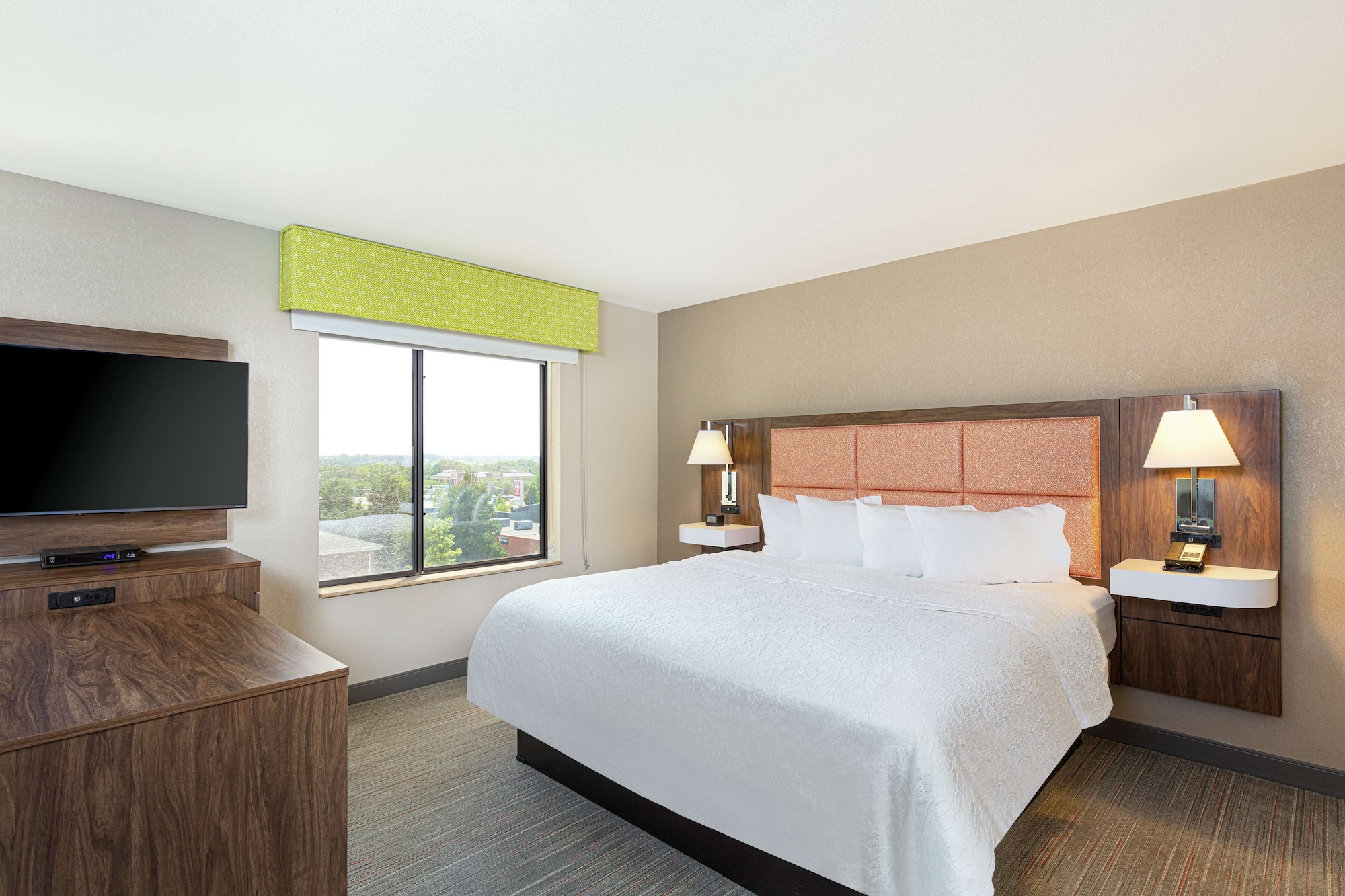 STUDIO, SUITE, KING BED