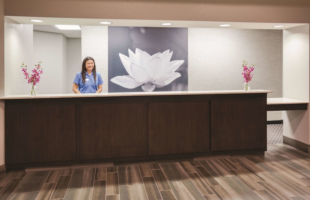 Lobby at La Quinta Inn & Suites by Wyndham Minneapolis Bloomington W, BLOOMINGTON - MN