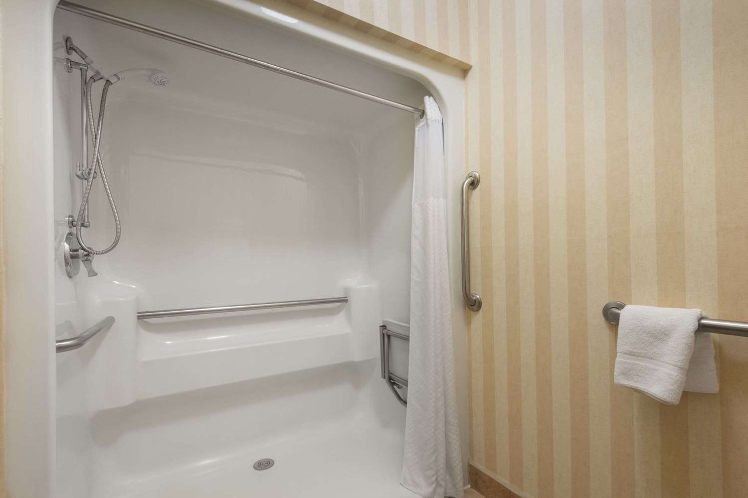Baymont By Wyndham Colorado Springs 11/11