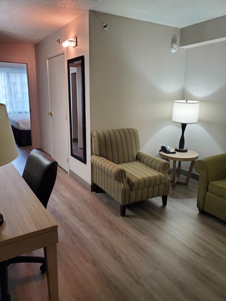 Country Inn & Suites by Radisson, Buford at Mall of Georgia, GA 36/51