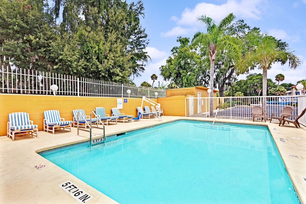 Days Inn by Wyndham Fort Myers 6/31
