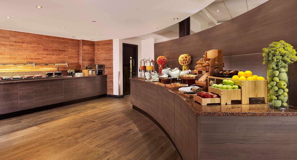 Doubletree By Hilton Hotel Woking 6/55