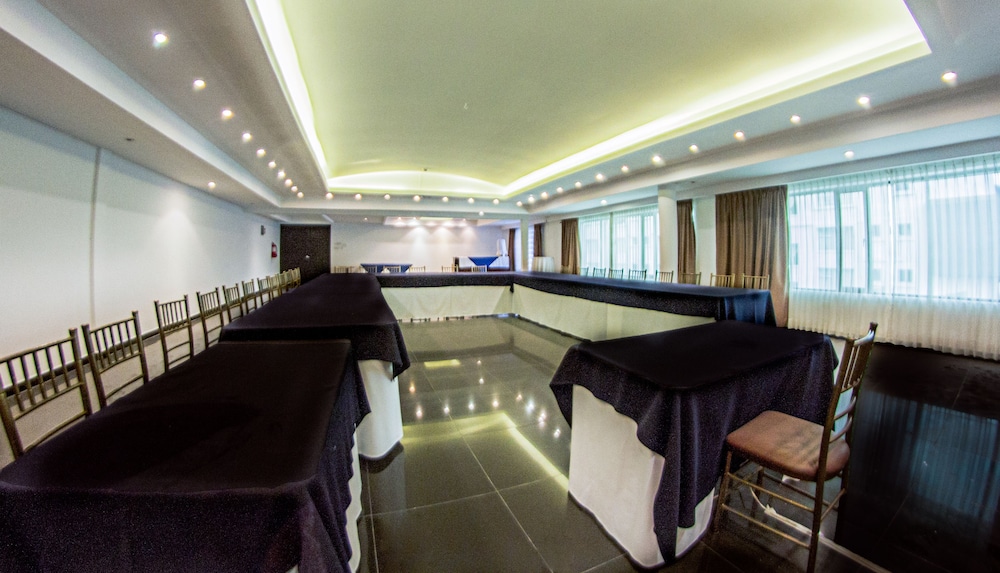 Hotel Embassy 44/57