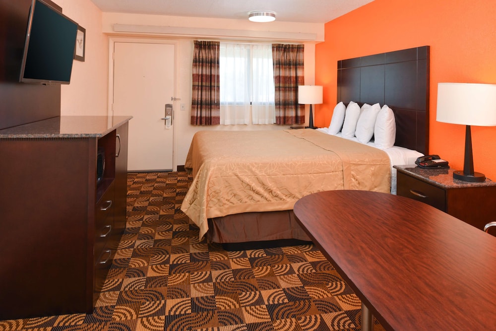 Americas Best Value Inn Pittsburgh Airport 28/36