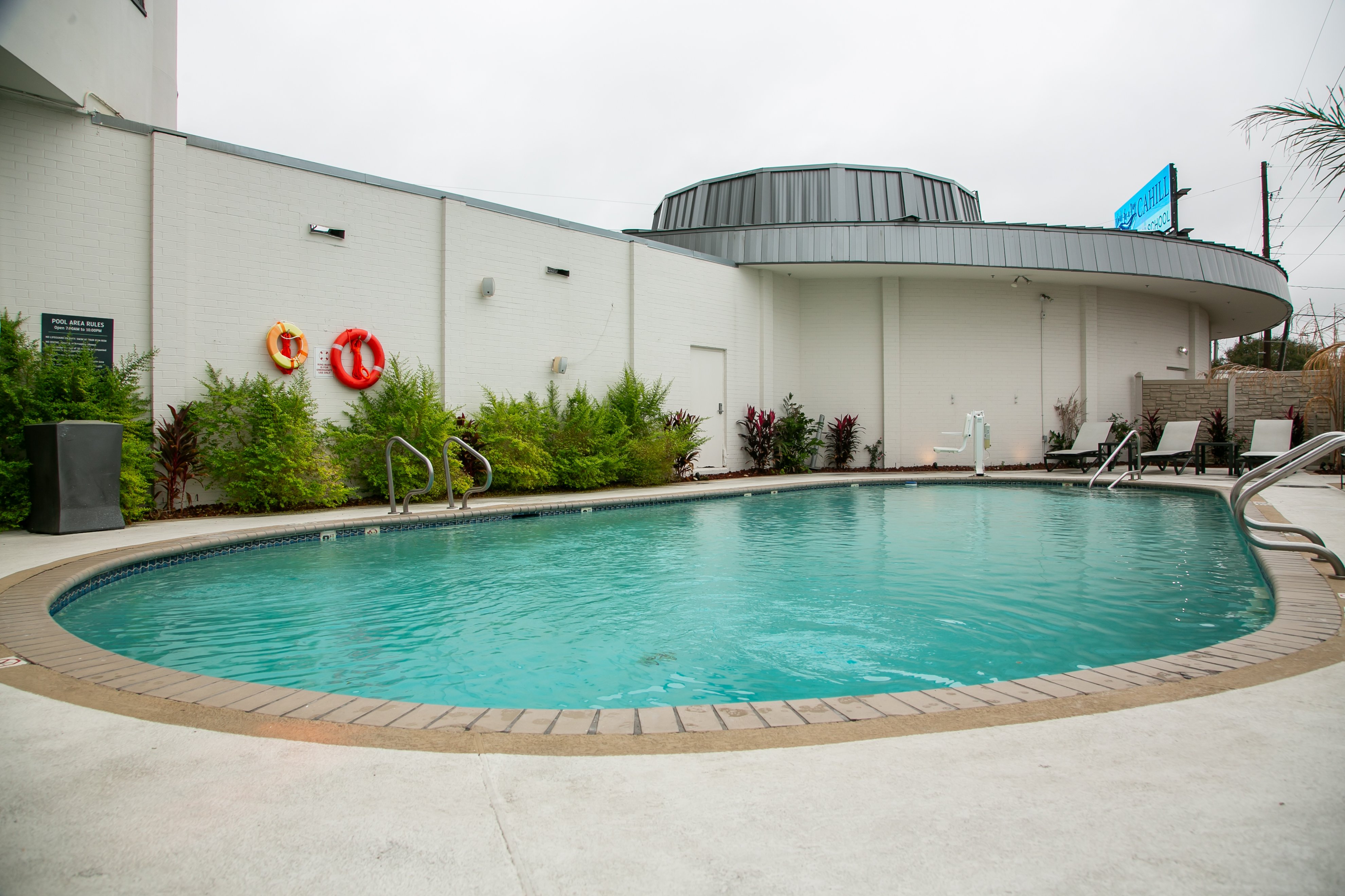 Holiday Inn New Orleans West Bank Tower 76/79