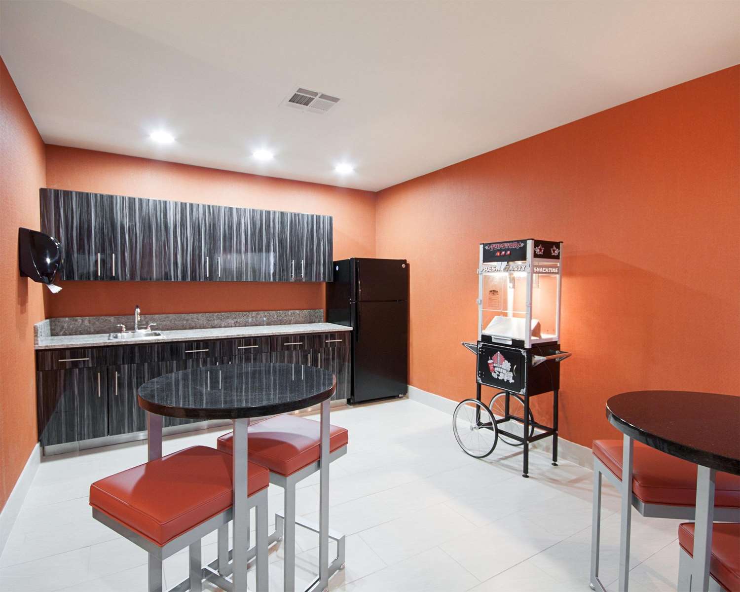 MainStay Suites Hobbs, NM 16/18