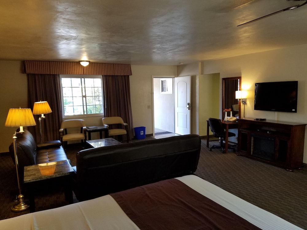 Lone Oak Lodge 7/35