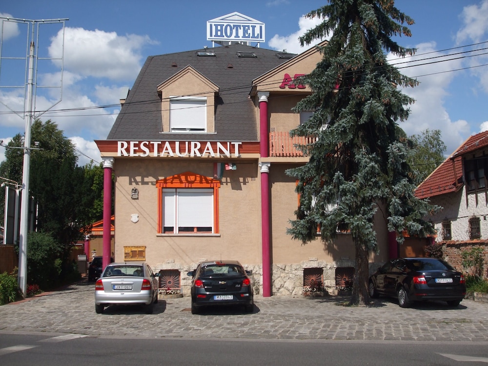 Attila Hotel 3/60