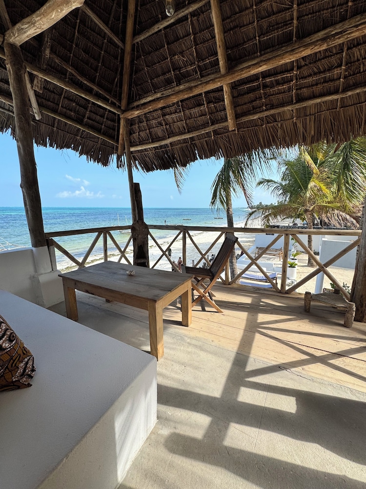 Mango Beach House 23/50