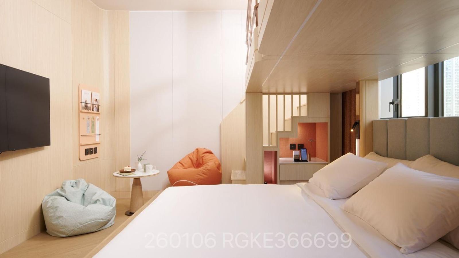 غرفة عائلية، The Royal Garden Kowloon East 2/3